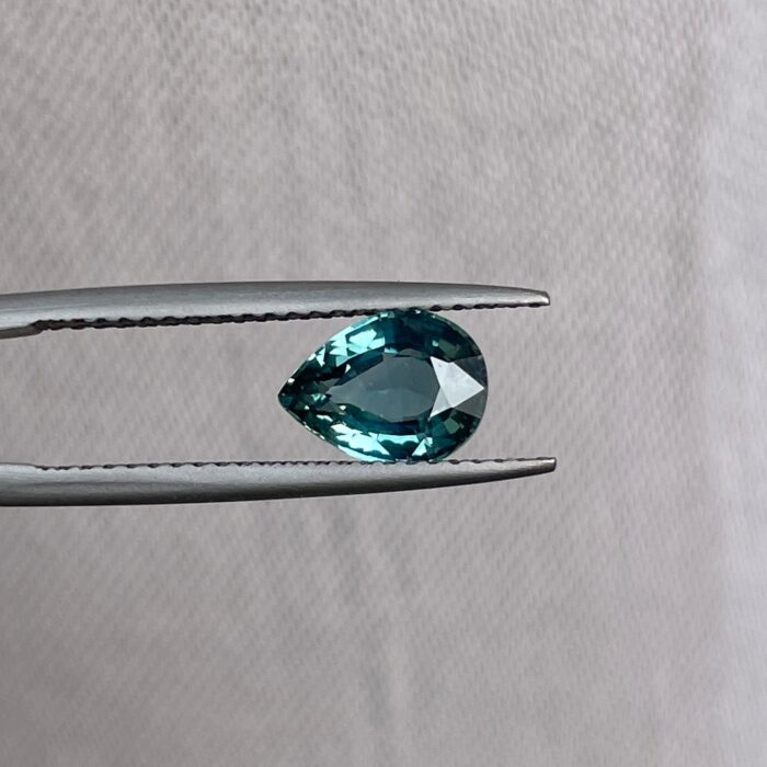 1.53 Carat Teal Sapphire Pear cut. VVS Clean1.53 Carat Teal Sapphire Pear cut. VVS Clean