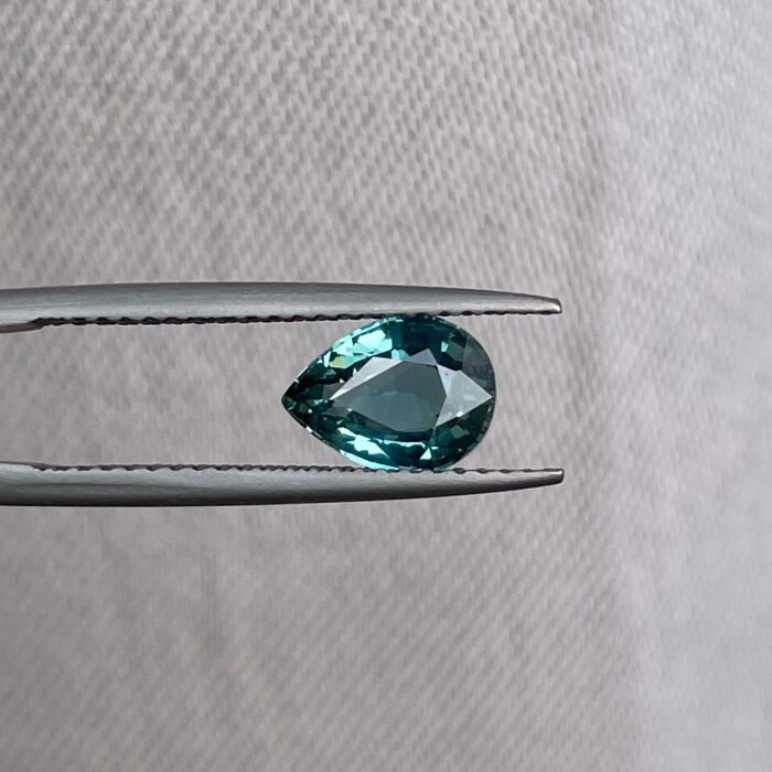 1.53 Carat Teal Sapphire Pear cut. VVS Clean