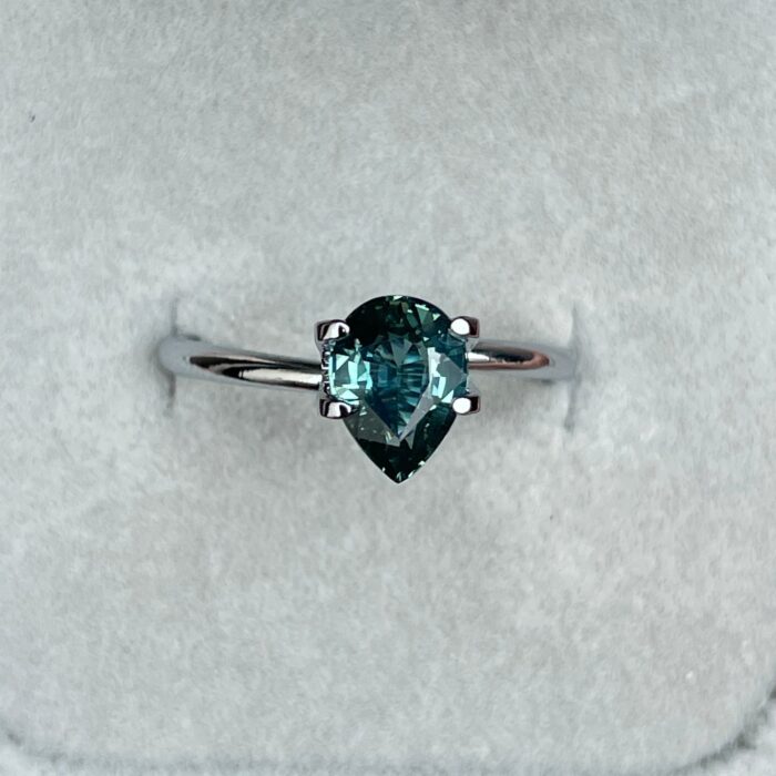 1.53 Carat Teal Sapphire Pear cut. VVS Clean
