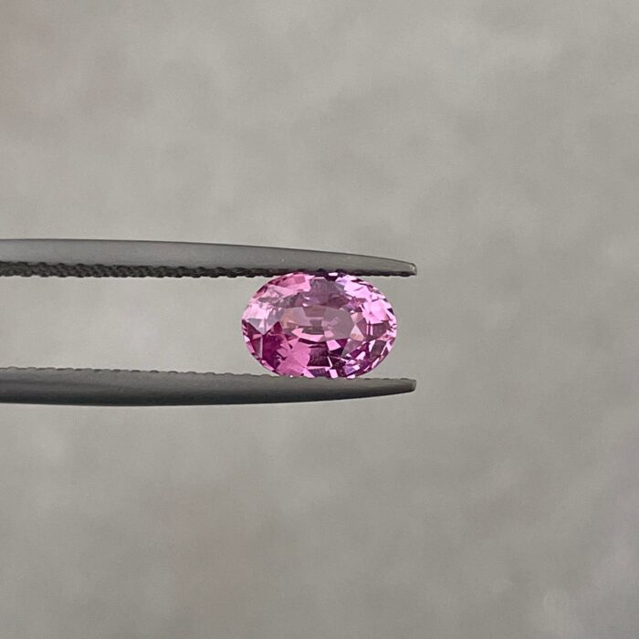 1.08 crt, Natural Flamingo Pink Sapphire, Ceylon Pink Sapphire Loose Oval Gemstone, Jewelry & Ring Making - Image 3