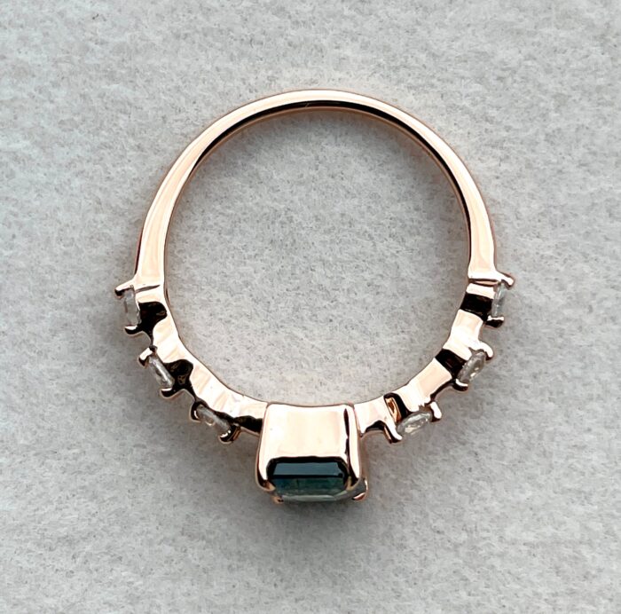 18k Gold Teal Sapphire Ring