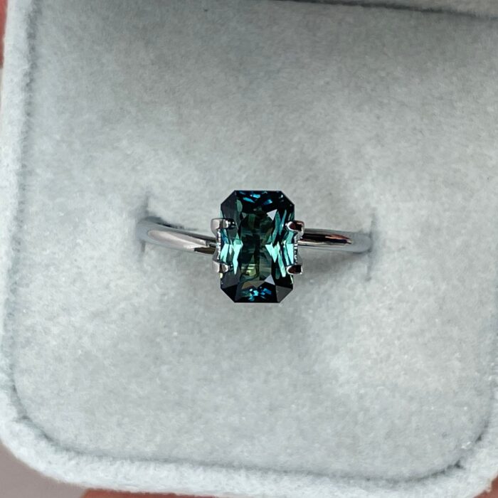 natural blue green sapphire 2.55 crt