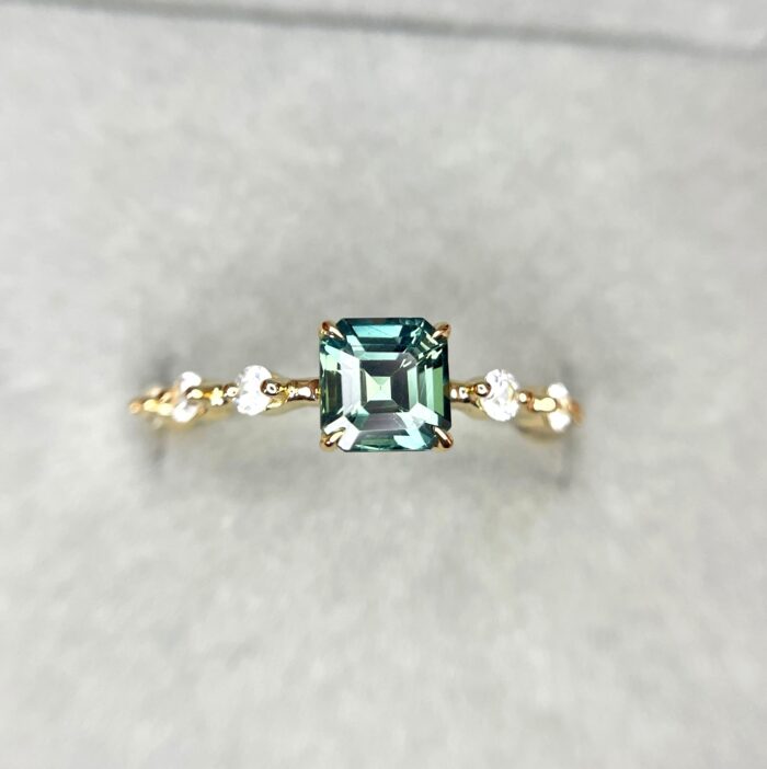18k Gold Teal Sapphire Ring