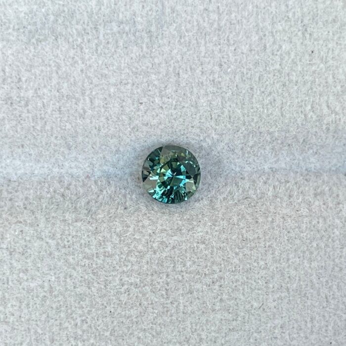 Green sapphire, 1.02 crt. Northern Lights, Corundum, Flawless faceted Loose, Vibrant Lustre and clarity