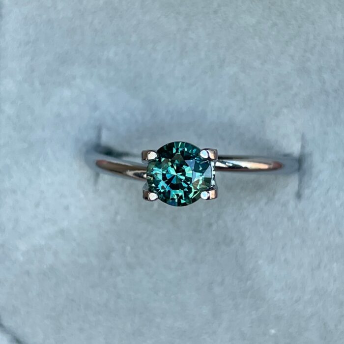 Green sapphire, 1.02 crt. Northern Lights, Corundum, Flawless faceted Loose, Vibrant Lustre and clarity