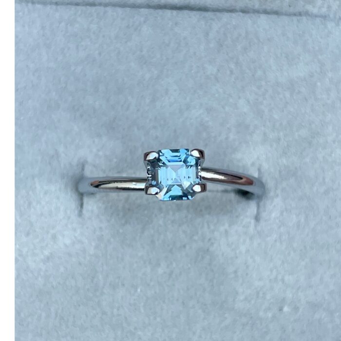 Teal sapphire | natural, bluish green, Emerald cut, VVS, 0.78ct, Madagascar
