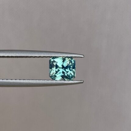 Greenish blue sapphire, 1.00 crt.
