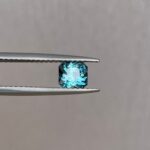 0.99 carat Teal sapphire - Image 2