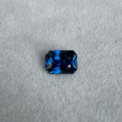 1.23 Carat Natural Sapphire Gemstone from Ceylon in Royal Blue Color