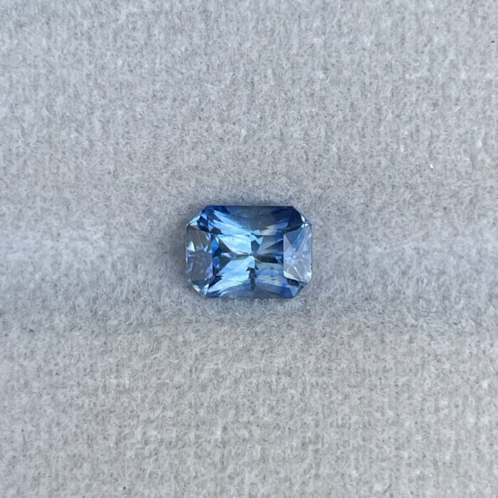 Natural Blue sapphire. sky Blue sapphire 1.24 crt